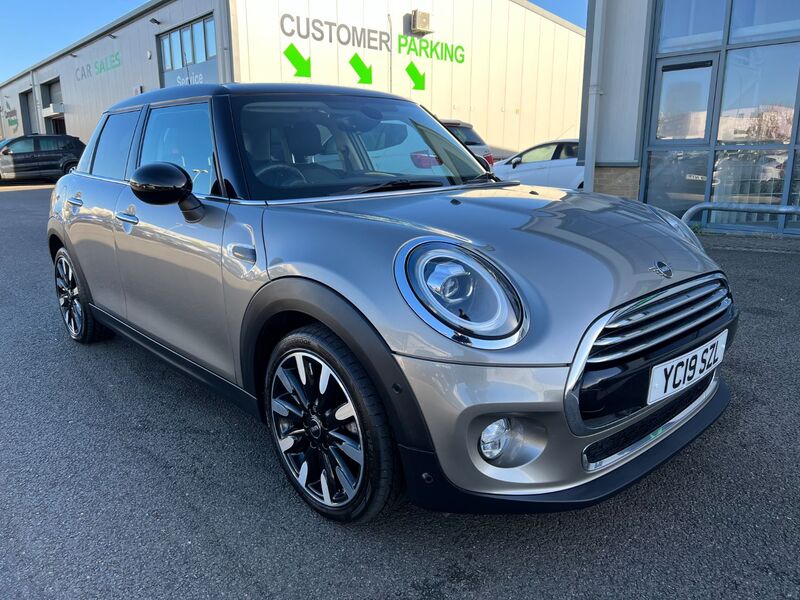View MINI HATCH COOPER 1.5 COOPER EXCLUSIVE 5DR SAT NAV LOUNGE LEATHER