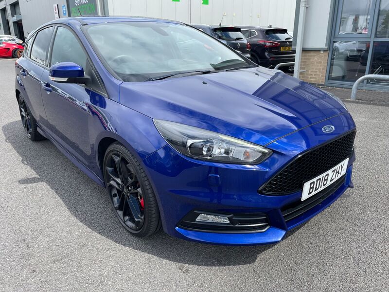 View FORD FOCUS ST-3 2.0 250BHP 5DR APPLE CARPLAY HEATED LEATHER SEATS